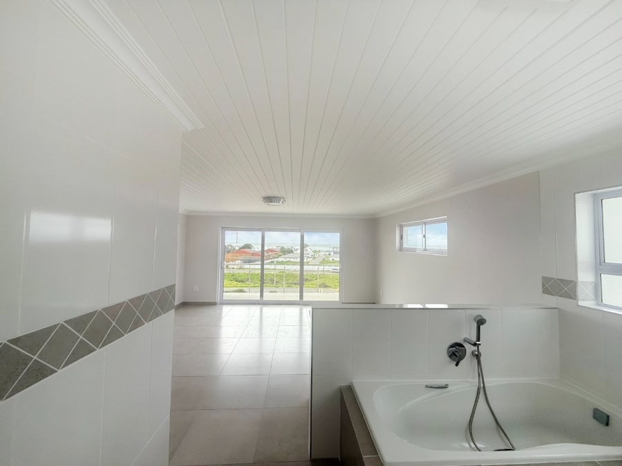 4 Bedroom Property for Sale in Da Gama Bay Western Cape